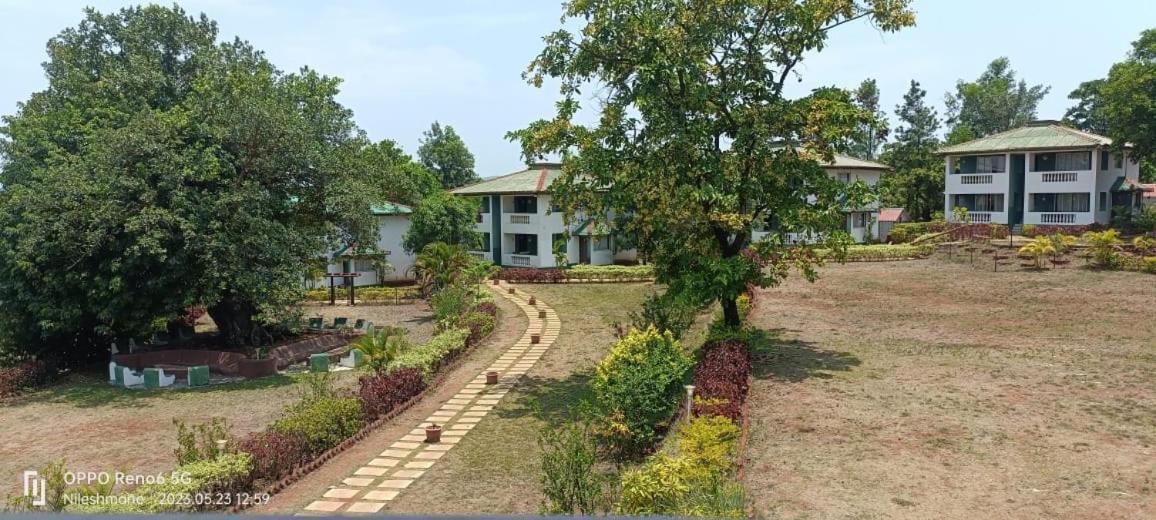 Presidency Highland Resort Koynanagar Eksteriør billede